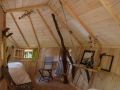 Intérieur d'une cabane perchée dans un arbre